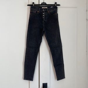 Levi’s Wedgie Skinny Jeans in size 24